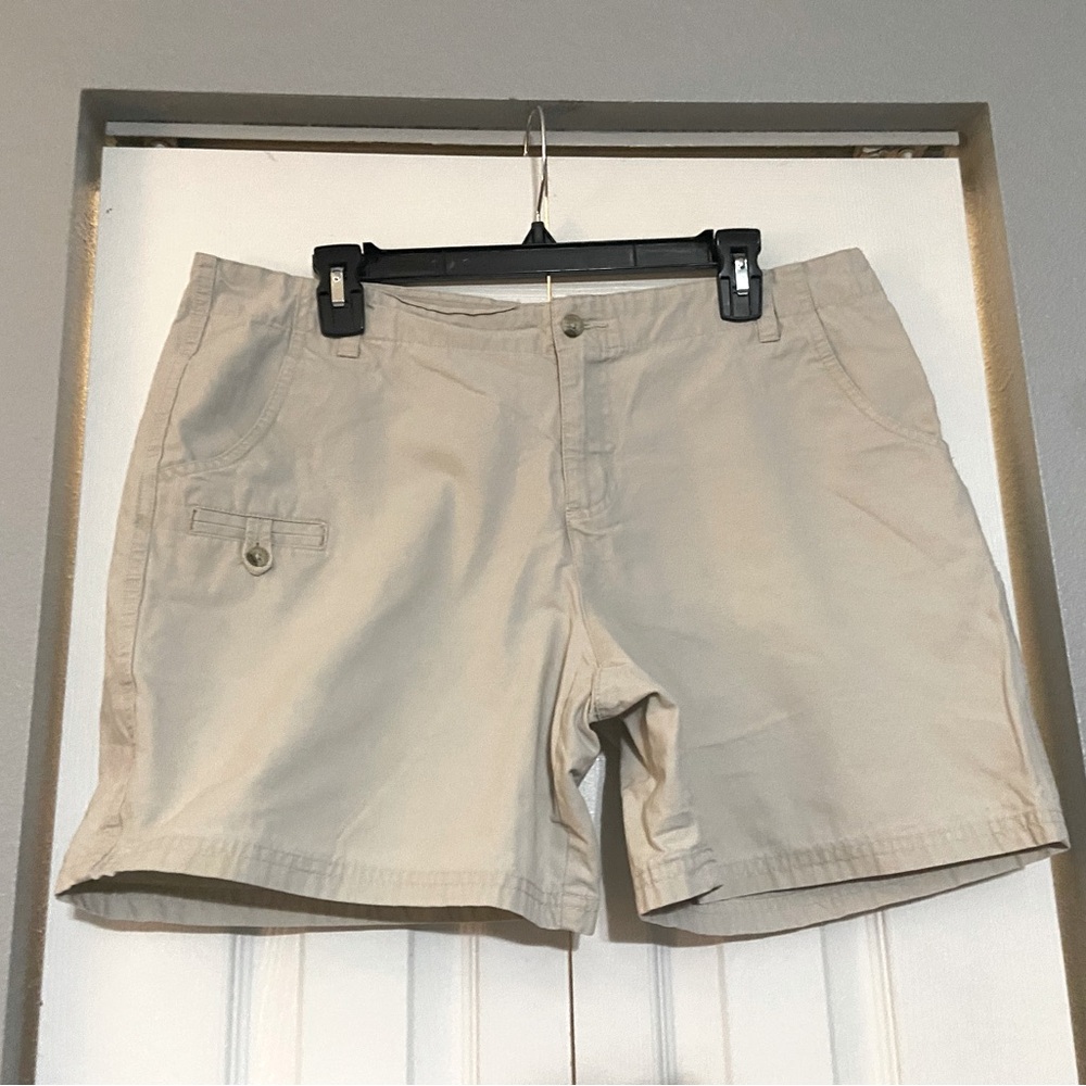 Columbia ladies light tan shorts size 14